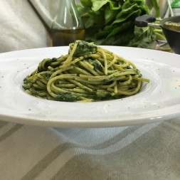 Spaghetto integrale aglio, olio e cime di rapa